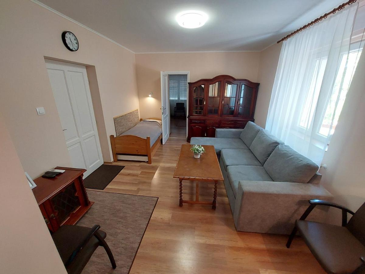 E-Tekergok Haza Hotel Bukkzserc Luaran gambar